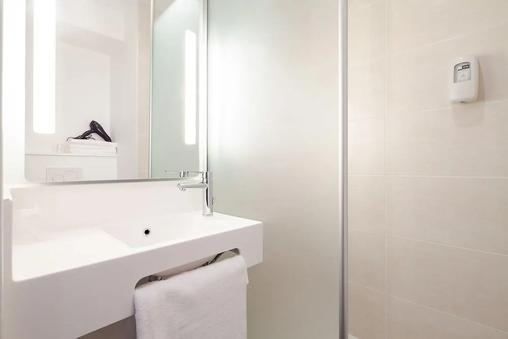 ***  B&B Hotel Igny Palaiseau France